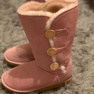 UGG BAILEY BUTTON TRIPLET BOOT (PINK)